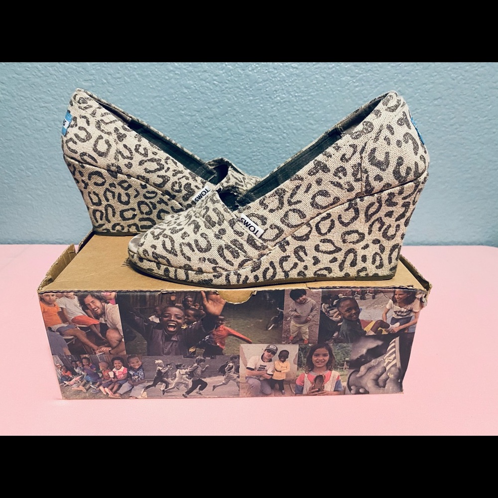 Toms Wedges Size 7.5